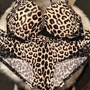 Pucker Up matching leopard bra and panty set